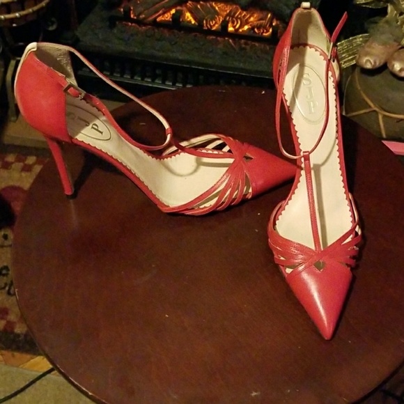 COPY - Sarah Jessica Parker Red Carrie T Strap Pu… - Picture 2 of 5